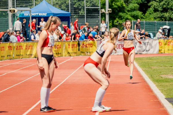 Sabrina Heil (StG Team Sachsen-Anhalt) am 29.05.2022 waehrend der Deutschen Meisterschaften Langstaffel im Otto-Schott-Sportzentrum in Mainz